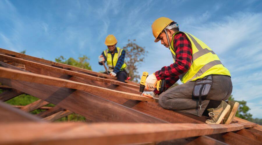 Professional gutter cleaning in Elwood, IN